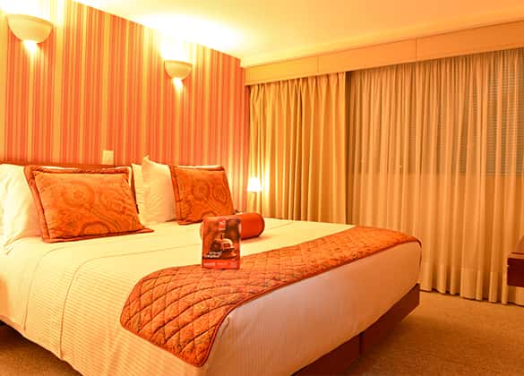 Hotel con cama doble en Bogotá